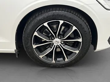 Car image 36