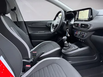 Car image 14