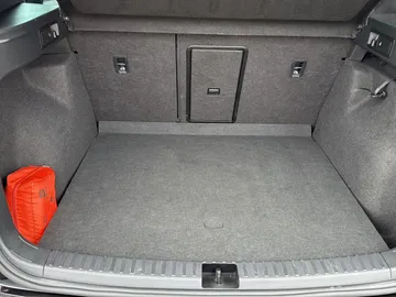 Car image 27