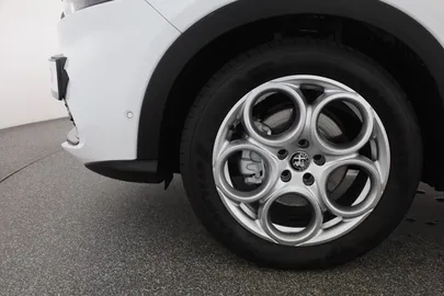 Car image 30