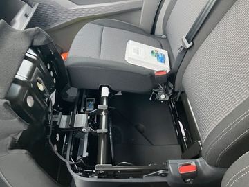 Car image 35