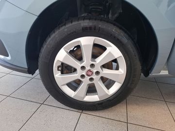 Car image 17