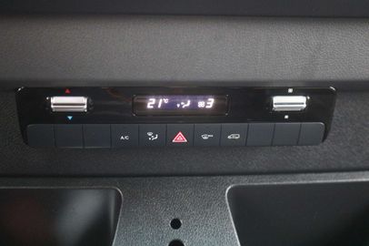 Car image 36