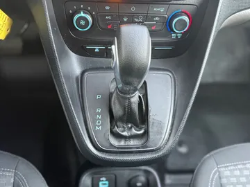 Car image 28
