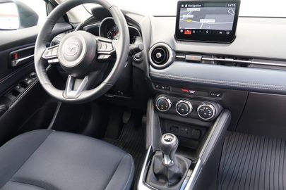 Car image 12