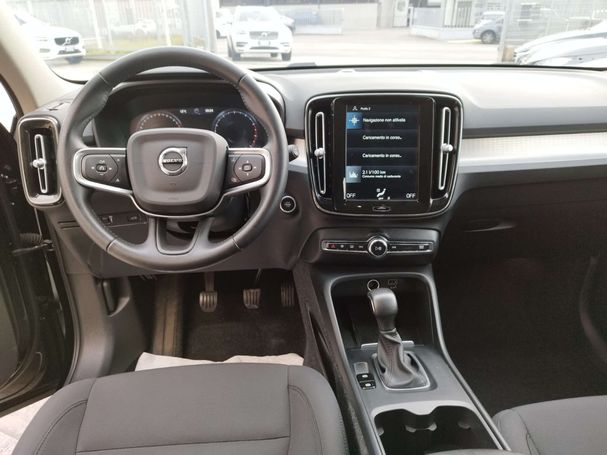 Volvo XC40 1.5 T2 Momentum 95 kW image number 9