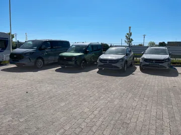 Car image 28