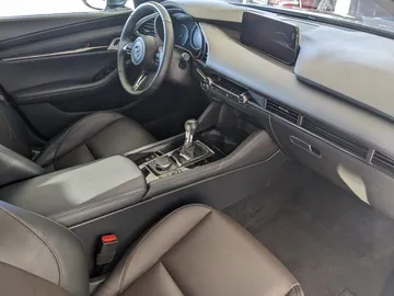 Car image 25