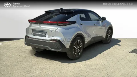 Car image 4