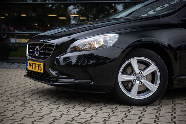 Volvo V40 T2 Momentum 88 kW image number 1