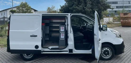 Car image 15