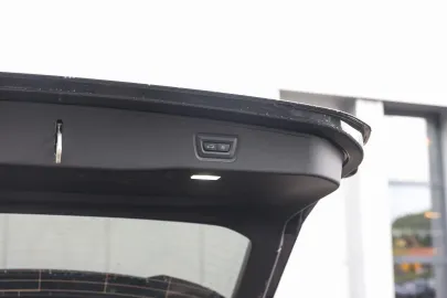Car image 35
