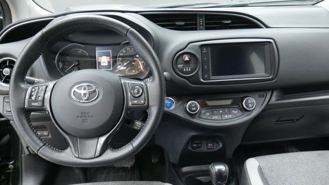 Car image 15