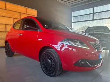 Car image 2