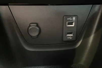 Car image 34