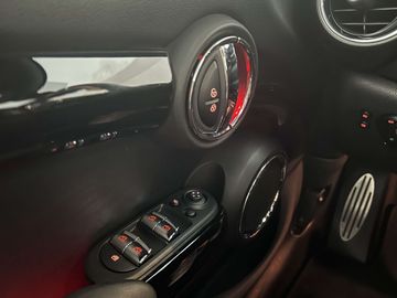 Car image 37