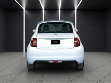 Car image 26