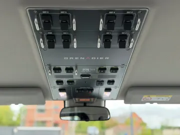 Car image 28