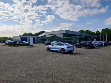 Car image 35