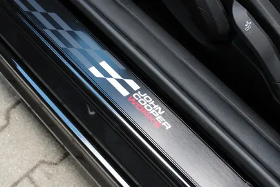 Car image 27