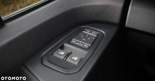 Car image 40