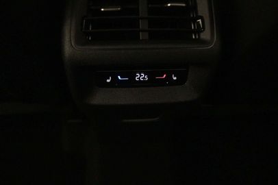 Car image 40