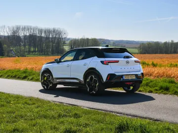 Car image 5