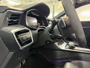 Car image 40