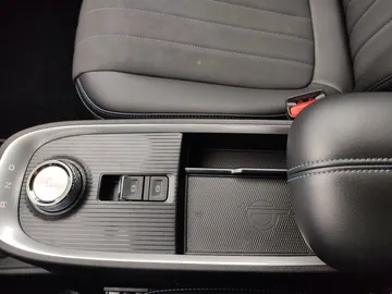 Car image 36