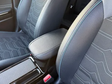 Car image 27