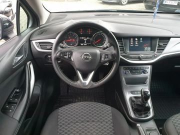 Car image 11