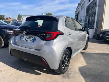 Car image 5