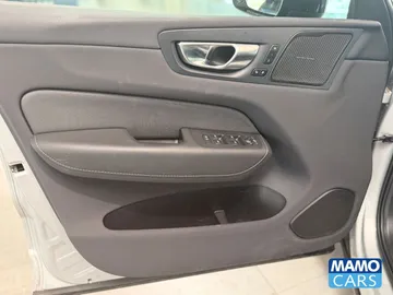 Car image 32