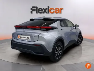 Car image 4