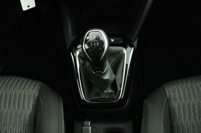 Car image 26