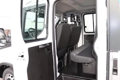 Car image 40