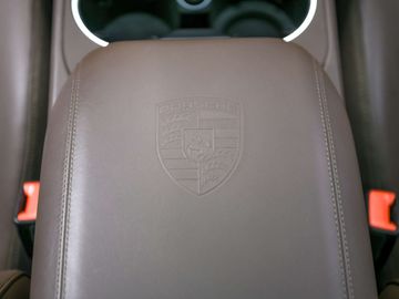 Car image 28