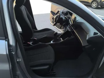 Car image 25