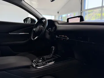 Car image 26