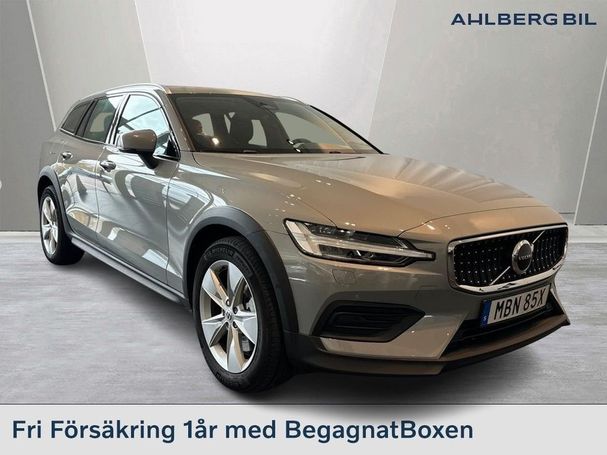 Volvo V60 Cross Country AWD B4 147 kW image number 1