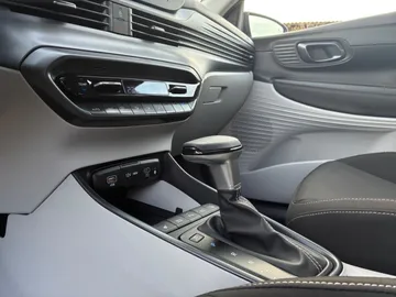 Car image 24