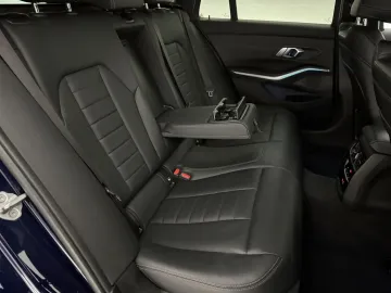 Car image 40