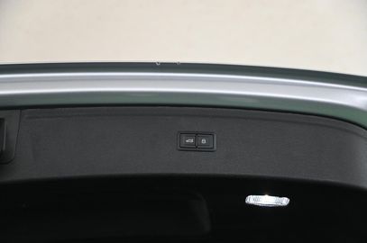 Car image 36