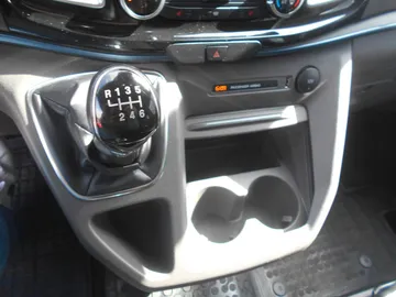 Car image 32