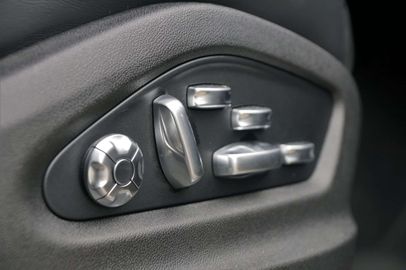 Car image 37