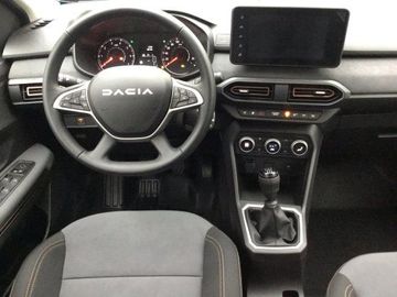 Car image 12