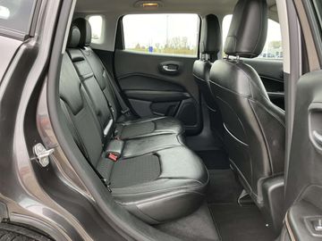 Car image 37