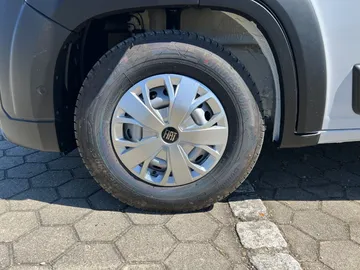 Car image 33