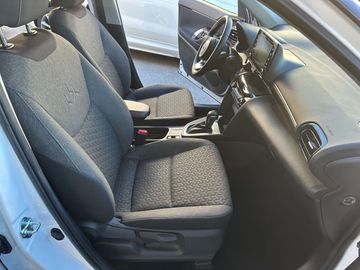 Car image 11