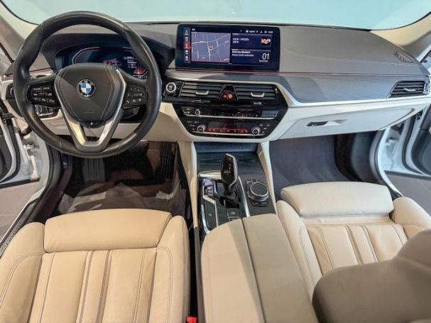 BMW 540i Touring Luxury Line xDrive 245 kW image number 9